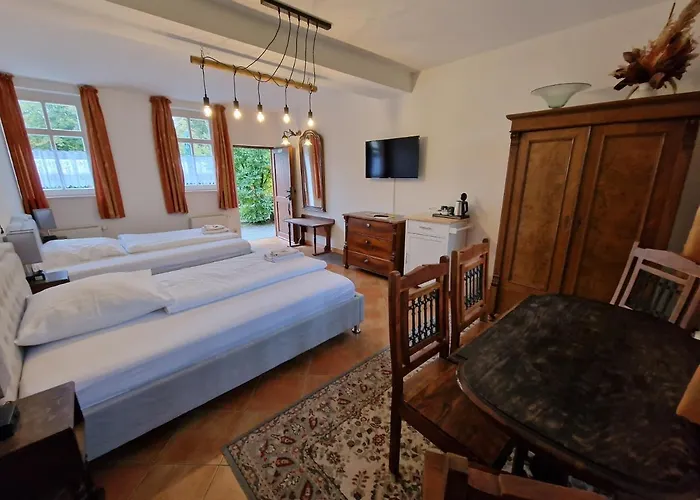 بيت ريفي Reuner *